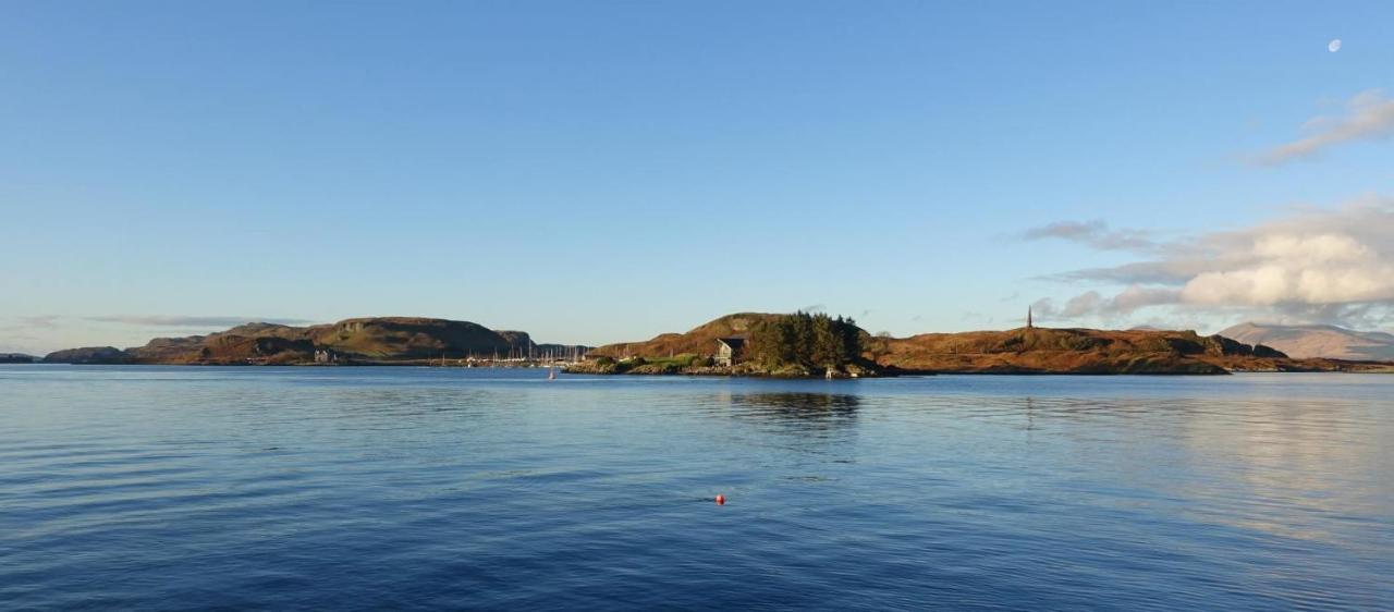 Oban Youth Hostel Экстерьер фото View of the island