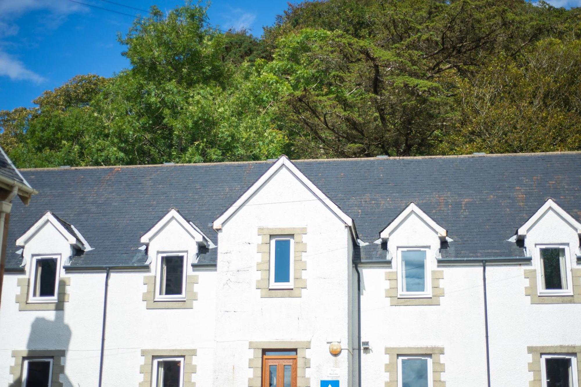 Oban Youth Hostel Экстерьер фото The old stable block at the old stable courtyard