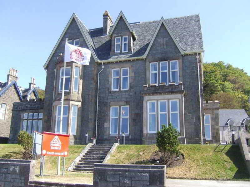 Oban Youth Hostel Экстерьер фото The former home of the Scottish Meteorological Society, now the Met Office, at the old station building at Ben Nevis