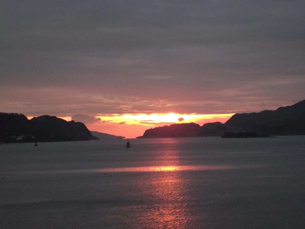 Oban Youth Hostel Экстерьер фото Sunset at the Gulf of Akaroa